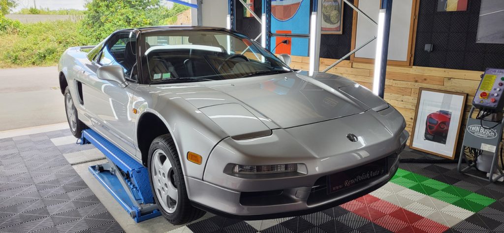 Une très belle Honda NSX Acura au centre esthétique RenoPolishAuto à Nantes pour un detailing complet