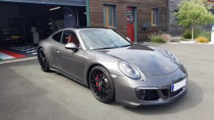 Porsche-991-carrera-4-GTS-lustrage-cuir-Nantes-renopolishauto-02
